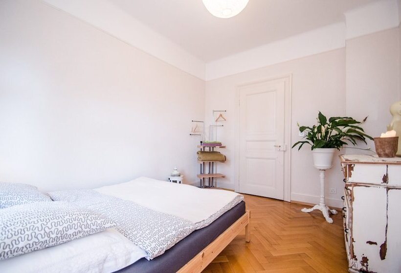 Vandrarhem Villa 12 Guesthouse