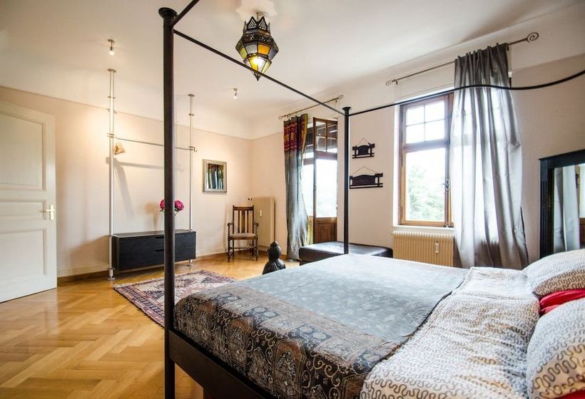 Vandrarhem Villa 12 Guesthouse