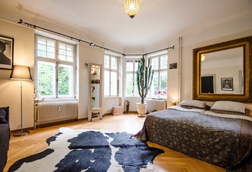 Vandrarhem Villa 12 Guesthouse