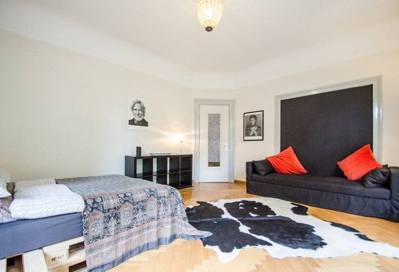 Vandrarhem Villa 12 Guesthouse