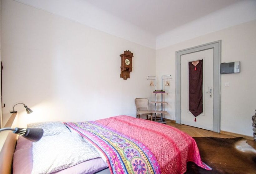 Vandrarhem Villa 12 Guesthouse