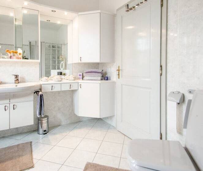 Vandrarhem Villa 12 Guesthouse