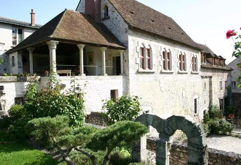 تختخواب و صبحانه Demeure Des Vieux Bains