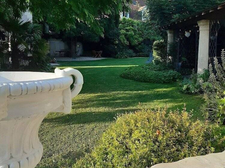 مبيت وإفطار Domaine Les Feuillants