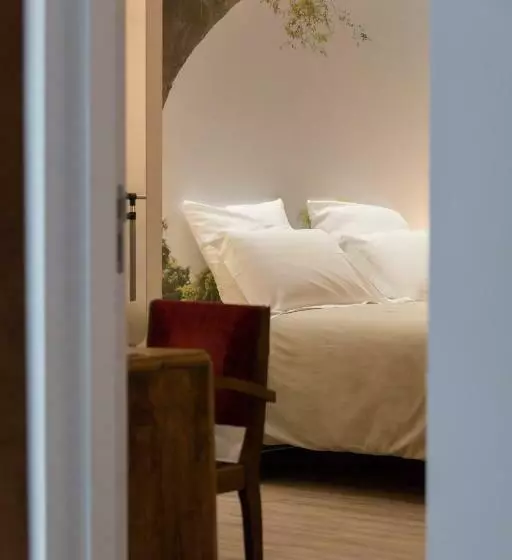 تختخواب و صبحانه Hôtel Spa Le Miel Des Muses