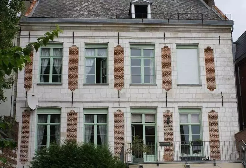 Aamiaismajoitus (B&B) La Cour Des Carmes