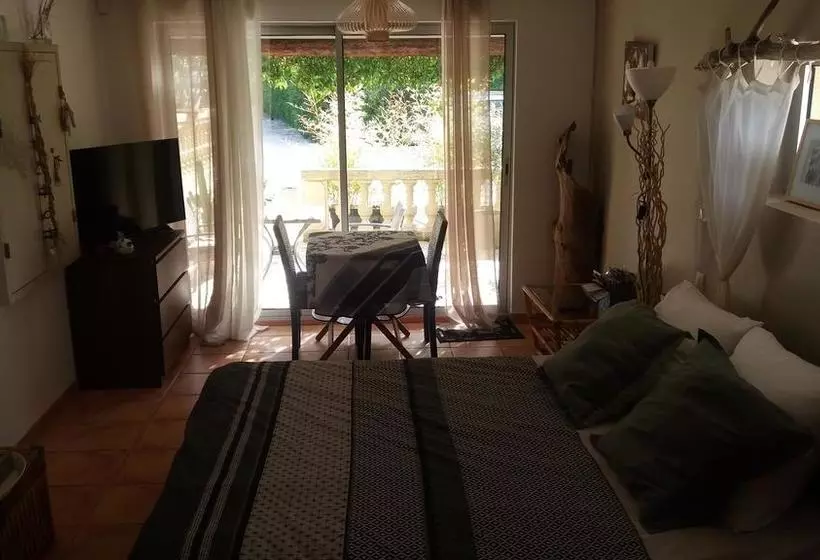 Bed and Breakfast Mas Lou Souleil