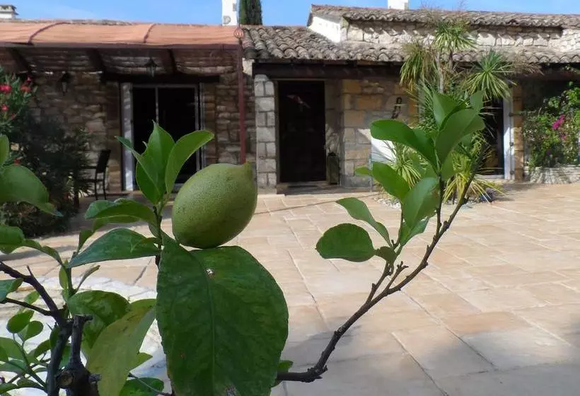 Bed and Breakfast Mas Lou Souleil