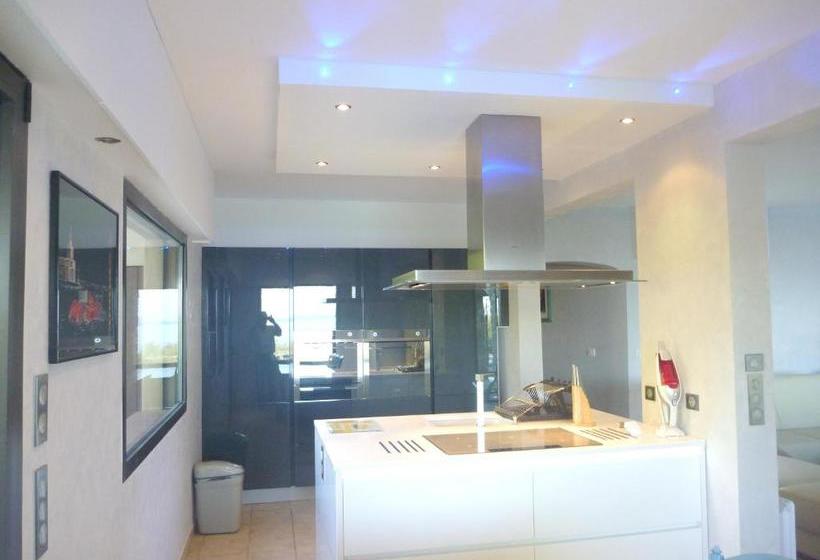 Villa Panoramique Avec Vue Mer Et Montagne A Corbara