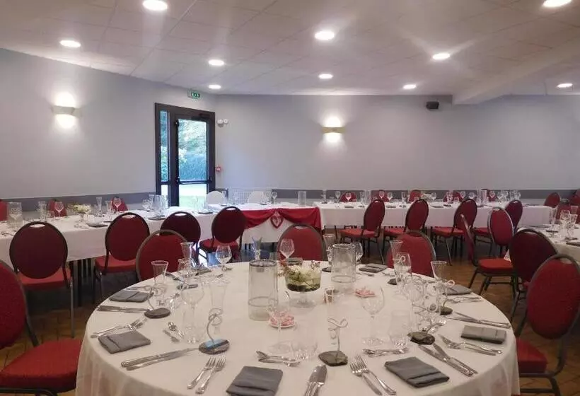 Hotelli Au Relais De L Oust