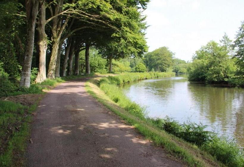 ホテル Au Relais De L Oust