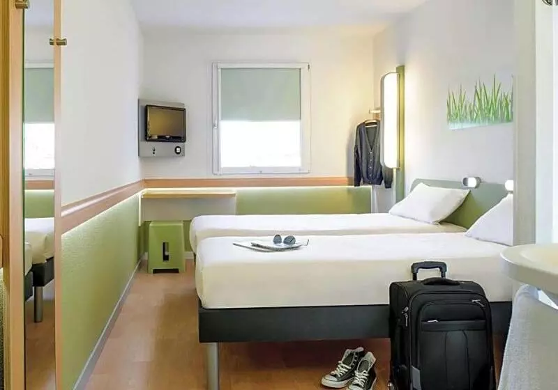 ホテル Ibis Budget Givet