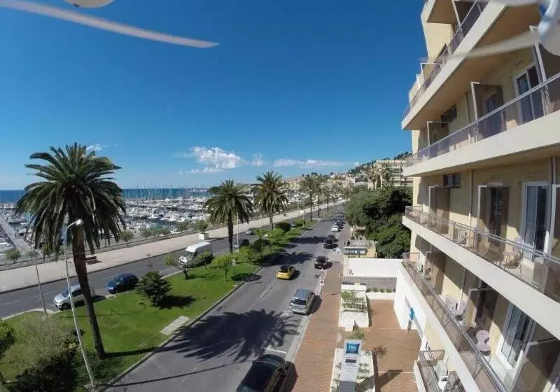 ホテル Ibis Budget Menton Bord De Mer