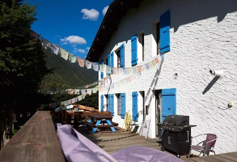 هاستل Chamonix Lodge
