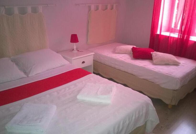 ベッドアンドブレックファースト Chambres D Hotes Les Chiens Verts, Jardin, Terrasse, Parking Privé