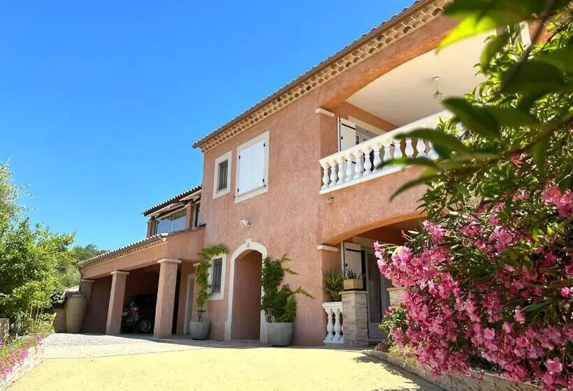 ベッドアンドブレックファースト Chambres D'hôtes Les Noisetiers