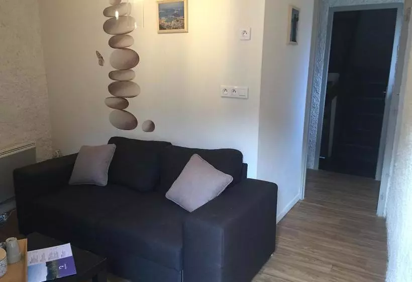 Aamiaismajoitus (B&B) Auberge De Vazerat