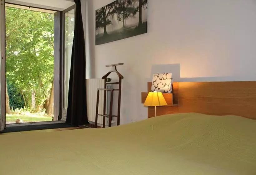 Aamiaismajoitus (B&B) Auberge De Vazerat