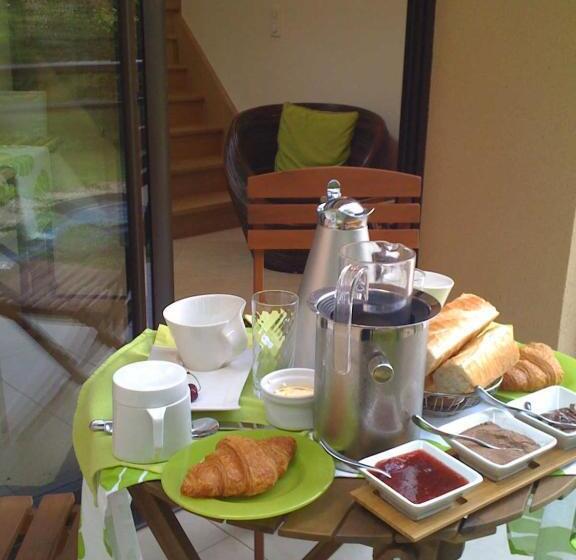 تختخواب و صبحانه La Villa Antalya