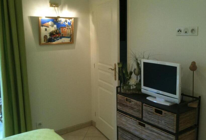 تختخواب و صبحانه La Villa Antalya