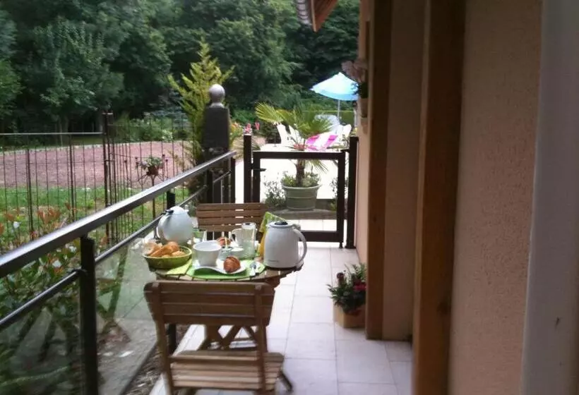 تختخواب و صبحانه La Villa Antalya