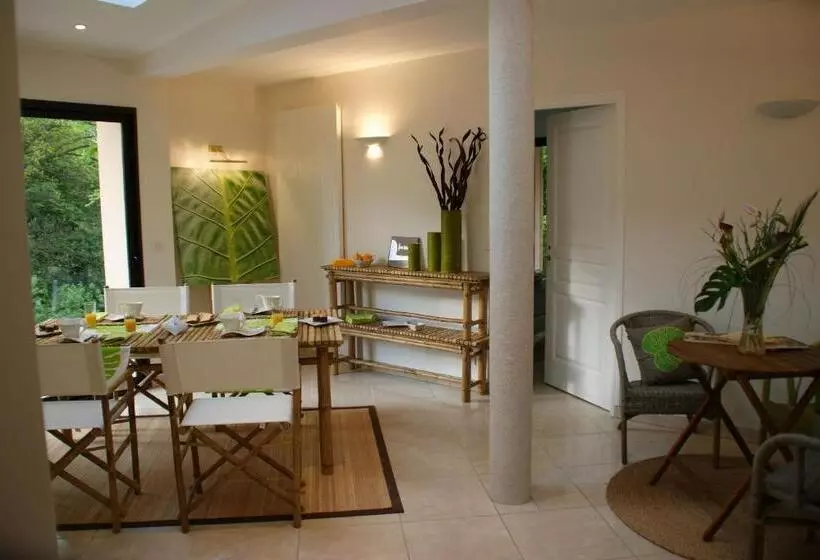 تختخواب و صبحانه La Villa Antalya