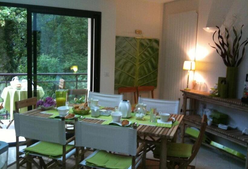 تختخواب و صبحانه La Villa Antalya