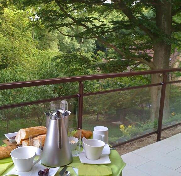 تختخواب و صبحانه La Villa Antalya