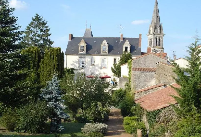 ベッドアンドブレックファースト Le Petit Chateau   Tiffauges Proche Puy Dufou