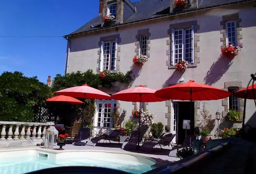 ベッドアンドブレックファースト Le Petit Chateau   Tiffauges Proche Puy Dufou