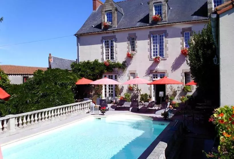 ベッドアンドブレックファースト Le Petit Chateau   Tiffauges Proche Puy Dufou