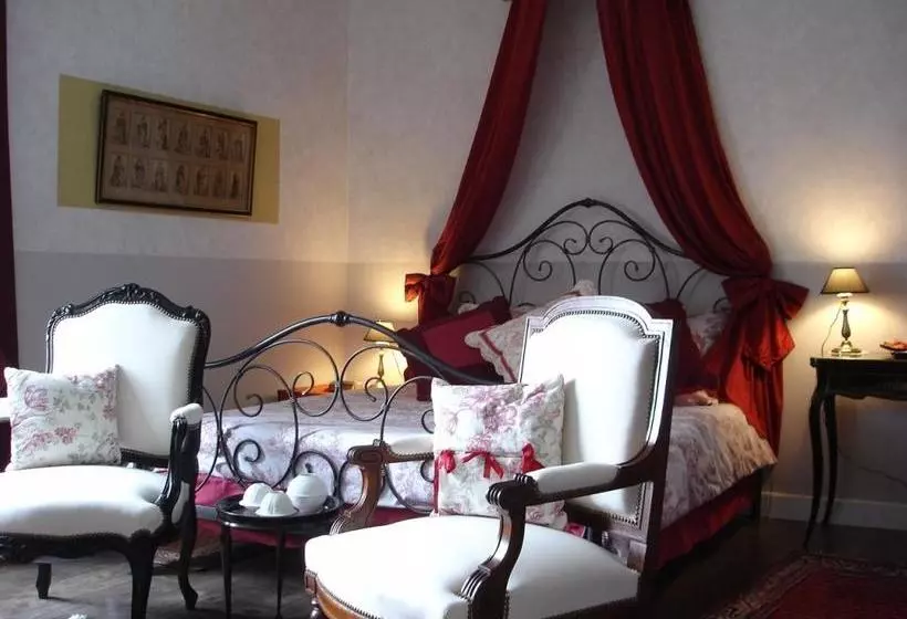 ベッドアンドブレックファースト Le Petit Chateau   Tiffauges Proche Puy Dufou