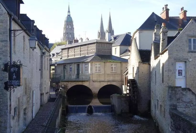 تختخواب و صبحانه Logis Les Remparts