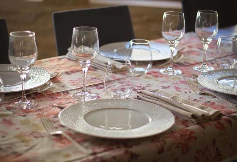 Aux Bories De Marquay, Chambres D Hôtes B&b Avec Piscine Et Spa Près De Sarlat