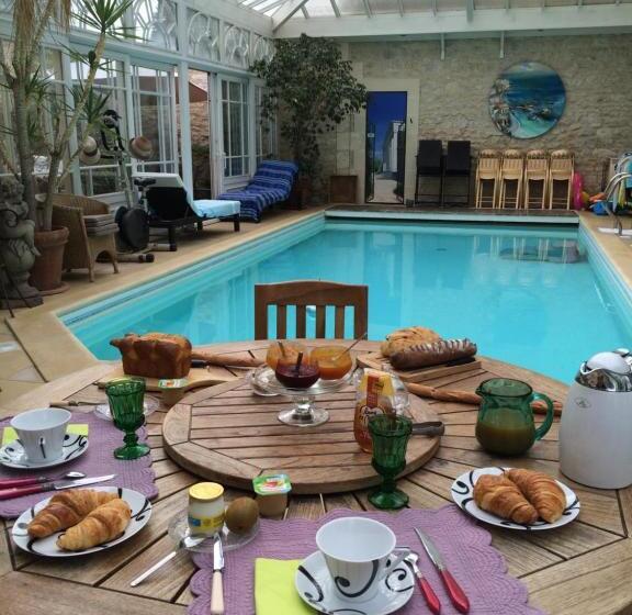 تختخواب و صبحانه Maison Du Théâtre Saint Bonnet