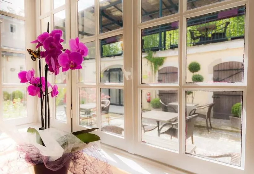 هتل Hôtel Relais Du Loir