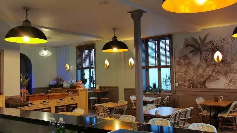 هتل Hôtel Relais Du Loir