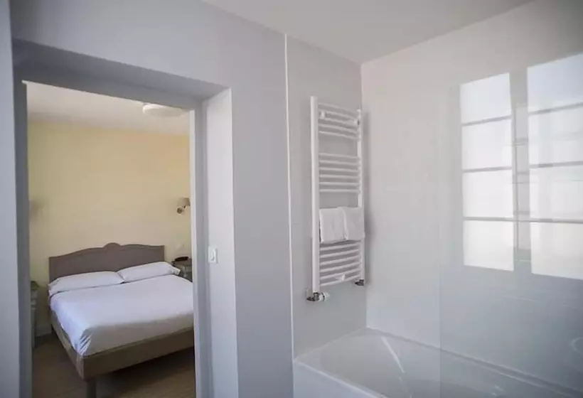 هتل Hôtel Relais Du Loir