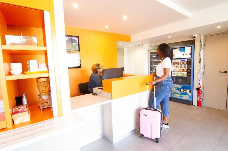 فندق Premiere Classe Plaisir  Gatines