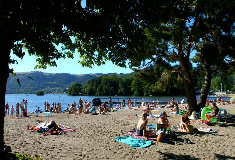 منتجع Cabane Lodge Domaine Du Lac Chambon