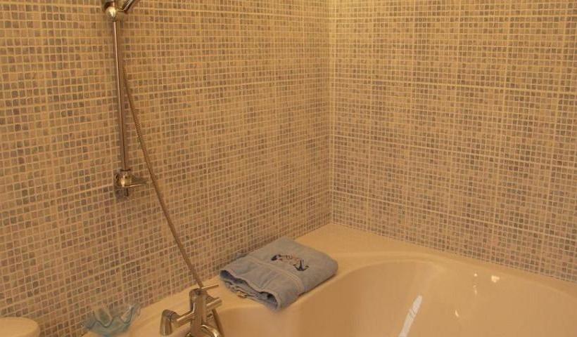 تختخواب و صبحانه Château Des Requêtes