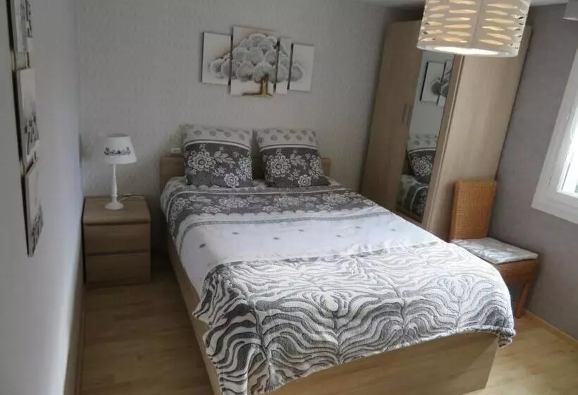 ベッドアンドブレックファースト Chambres D'hotes La Maison Neuve