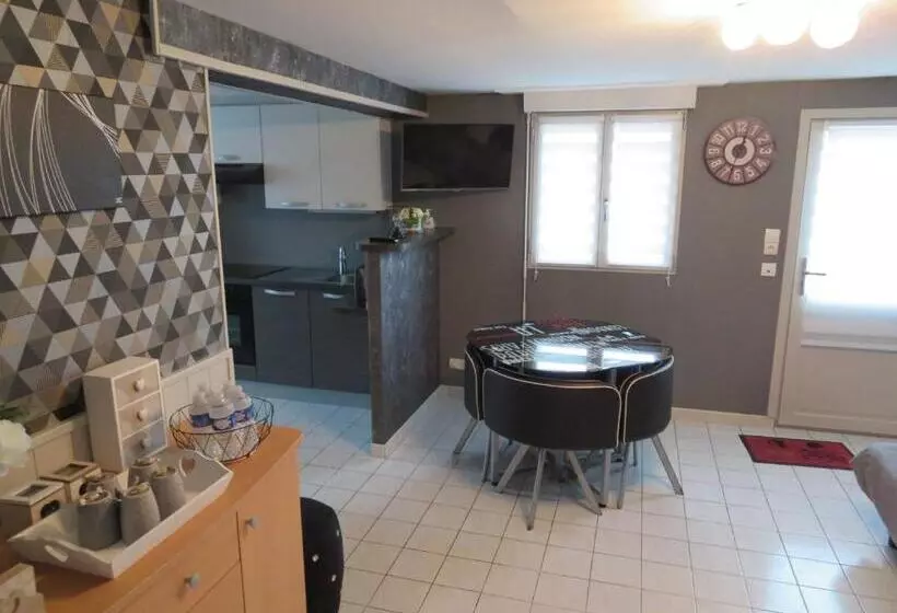 ベッドアンドブレックファースト Chambres D'hotes La Maison Neuve