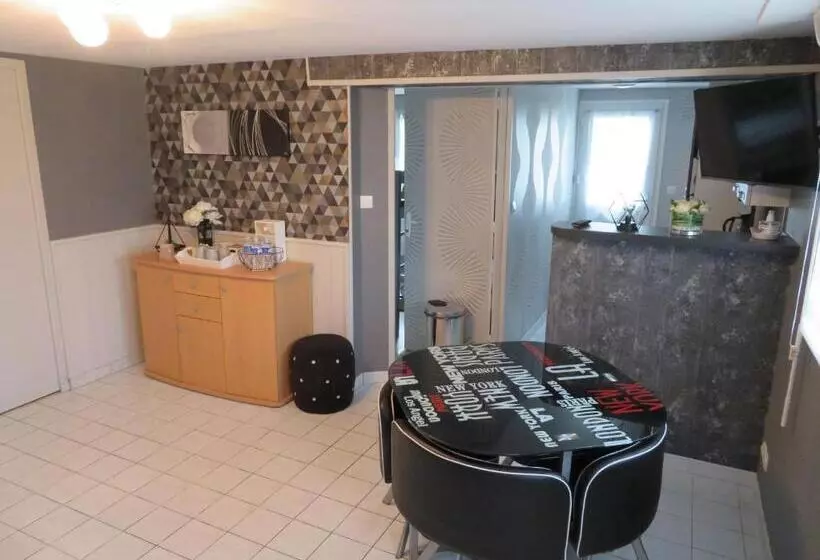 ベッドアンドブレックファースト Chambres D'hotes La Maison Neuve