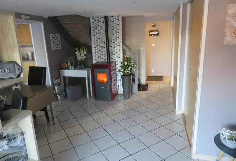 ベッドアンドブレックファースト Chambres D'hotes La Maison Neuve