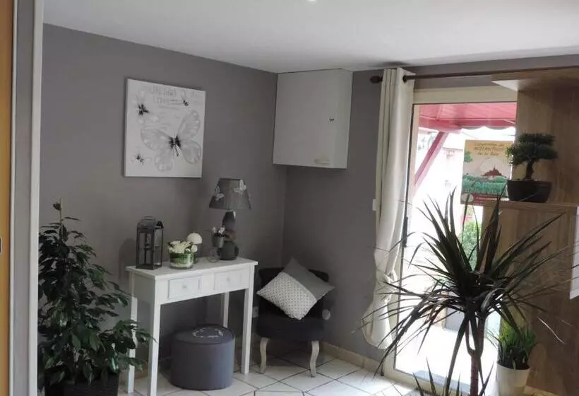 ベッドアンドブレックファースト Chambres D'hotes La Maison Neuve