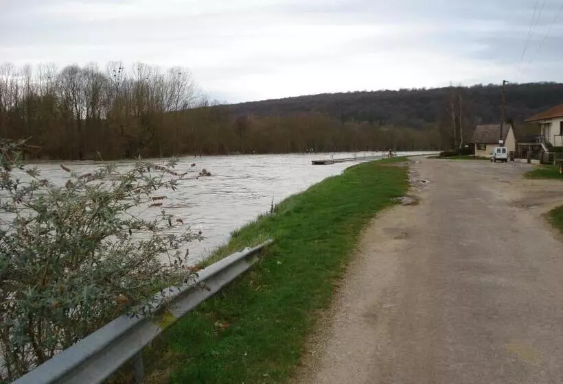 تختخواب و صبحانه Chambres D'hôtes Notre Paradis