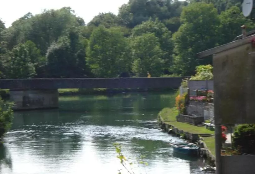 تختخواب و صبحانه Chambres D'hôtes Notre Paradis