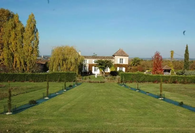 Aamiaismajoitus (B&B) Domaine De La Queyssie