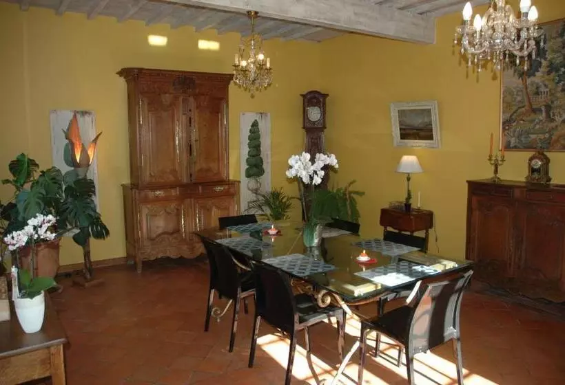Aamiaismajoitus (B&B) Domaine De La Queyssie